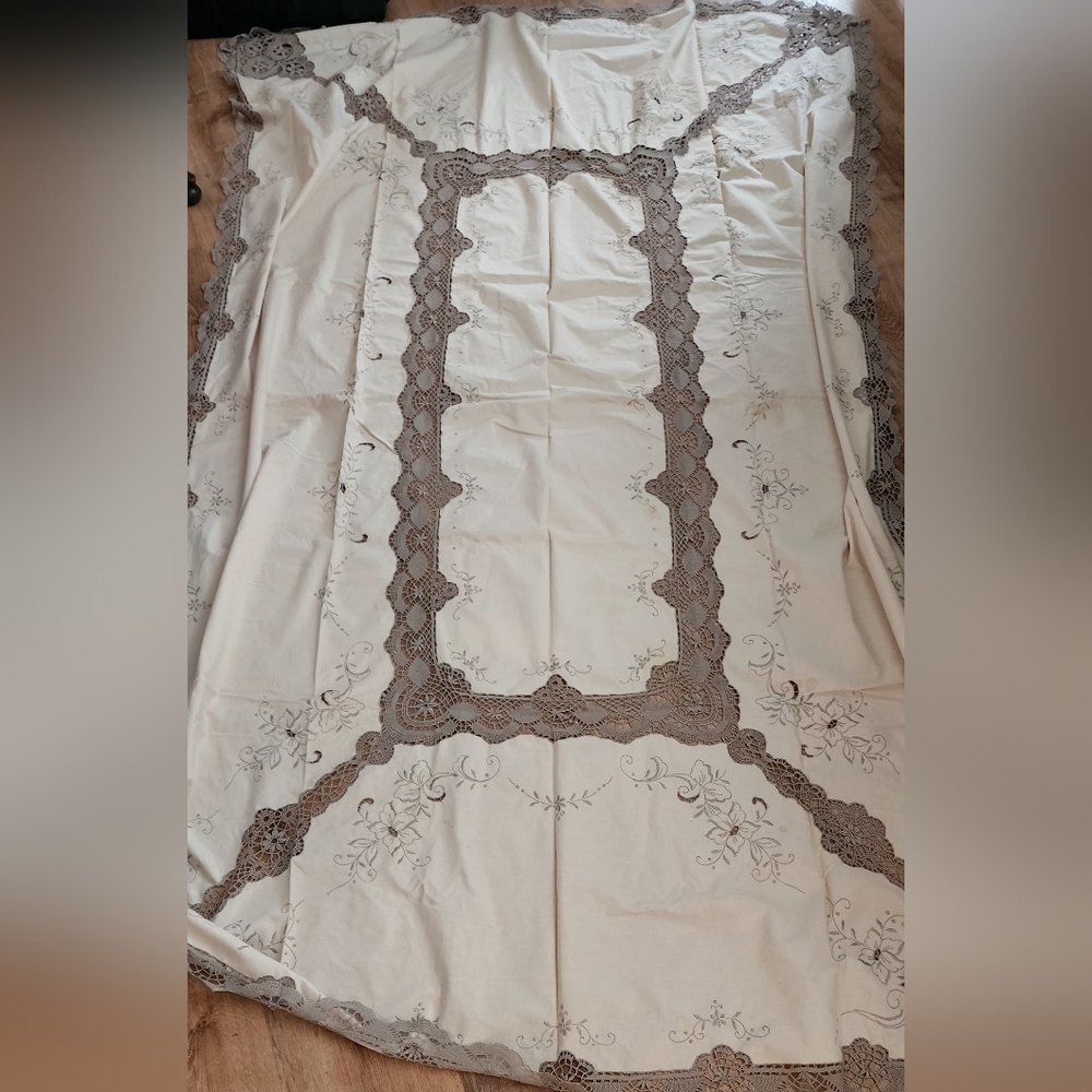 Antique handmade French white lace table cloth w/matching napkins 43x94